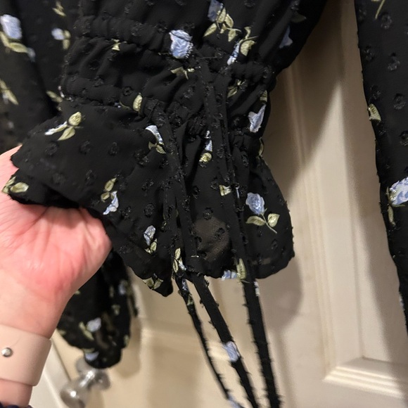 Forever 21 Black Crop Tie Front Blouse - Size large - Picture 5 of 8